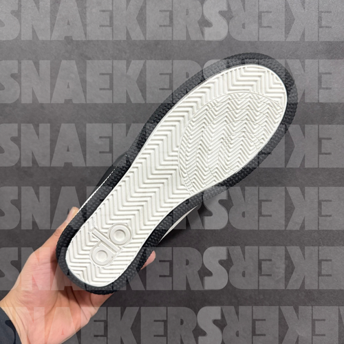 FREE Shipping - AIo (Black White) 𝐬𝐧𝐚𝐞𝐤𝐞𝐫𝐬