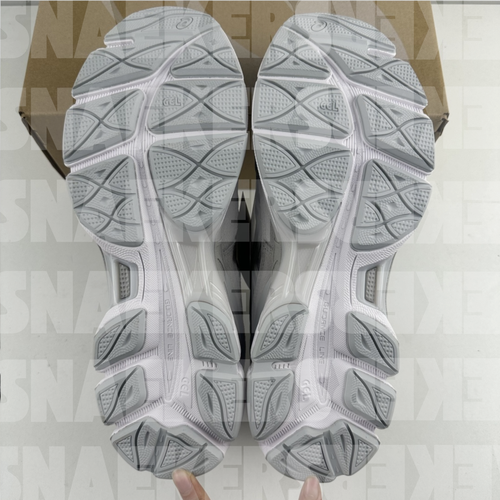 FREE Shipping - GEL-NYC (Cream) 𝐬𝐧𝐚𝐞𝐤𝐞𝐫𝐬